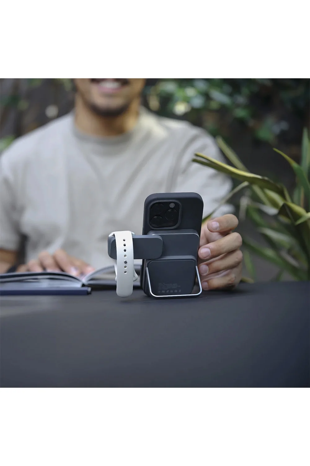 Alternative view of Duelix Wireless Powerbank